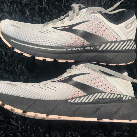 Brooks adrenaline gts 22 size 7.5 - Picture 3 of 7